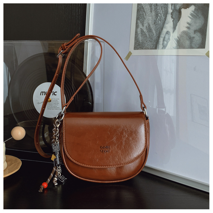 Ženska crvena torba u obliku sedla, PU koža, crossbody torba s jednim remenom, model 2026, kompaktna torbica