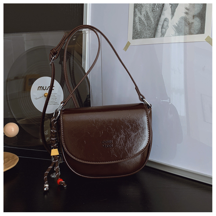 Ženska crvena torba u obliku sedla, PU koža, crossbody torba s jednim remenom, model 2026, kompaktna torbica
