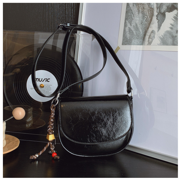 Ženska crvena torba u obliku sedla, PU koža, crossbody torba s jednim remenom, model 2026, kompaktna torbica