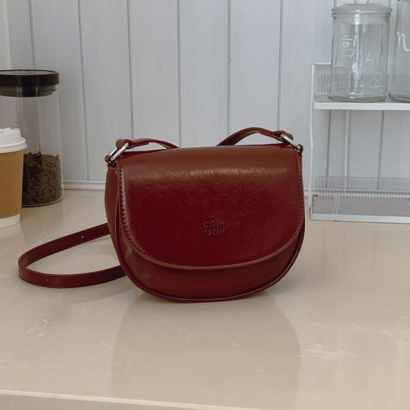 Ženska retro torba, novi model 2025, nišni luksuz, vrhunska ramenska torba tip sedlo