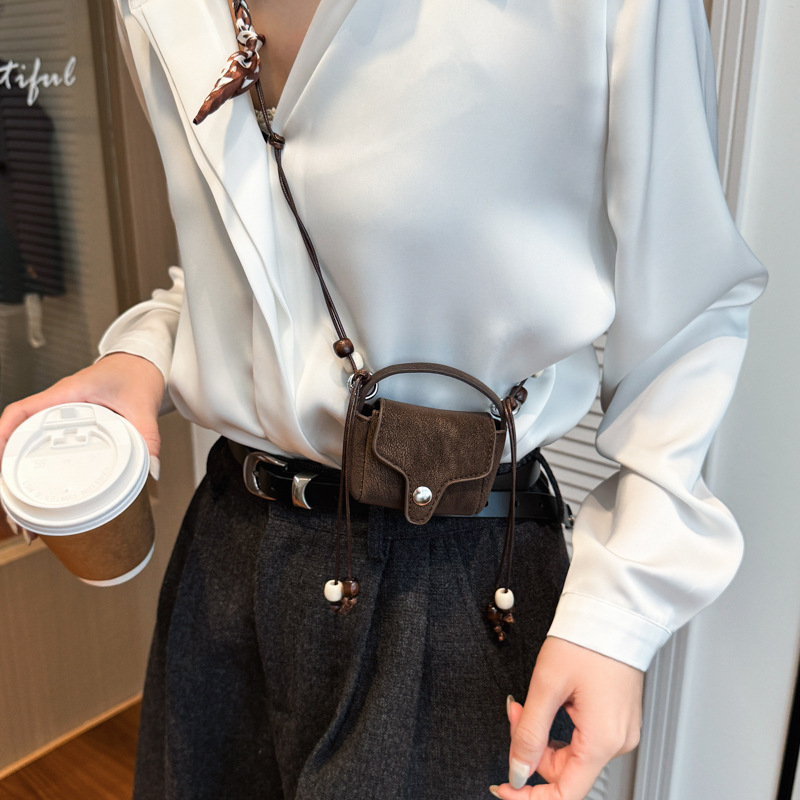 Premijerna velur mini sedlasta torbica s šalom od svile i perlicama, crossbody torba, torbica za slušalice, uska torbica za vrat