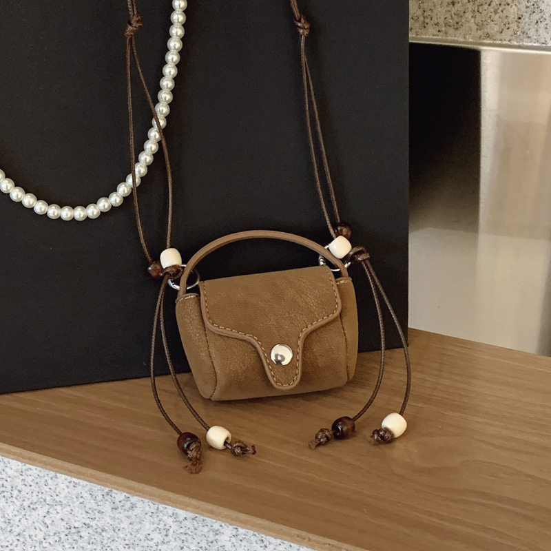 Premijerna velur mini sedlasta torbica s šalom od svile i perlicama, crossbody torba, torbica za slušalice, uska torbica za vrat