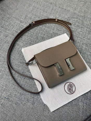 Torba od prave kože s otiskom dlana, mini kvadratnog oblika, H kopča, za žene