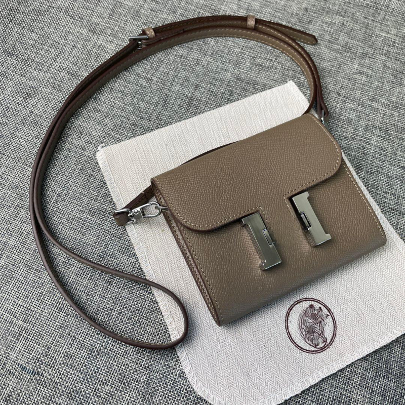 Torba od prave kože s otiskom dlana, mini kvadratnog oblika, H kopča, za žene