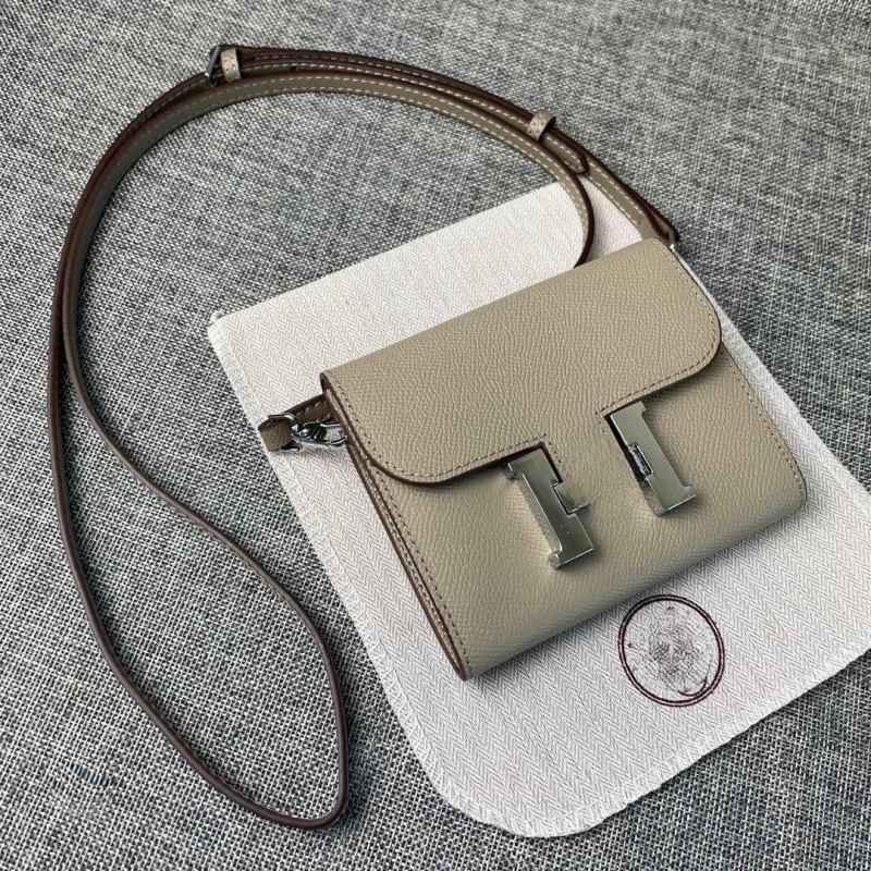 Torba od prave kože s otiskom dlana, mini kvadratnog oblika, H kopča, za žene