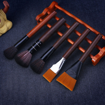 Set perie ceremonie ceai cu peri din silicon și plastic, mâner din abanos și lemn de rosewood, pentru ceainic și farfurie de ceai