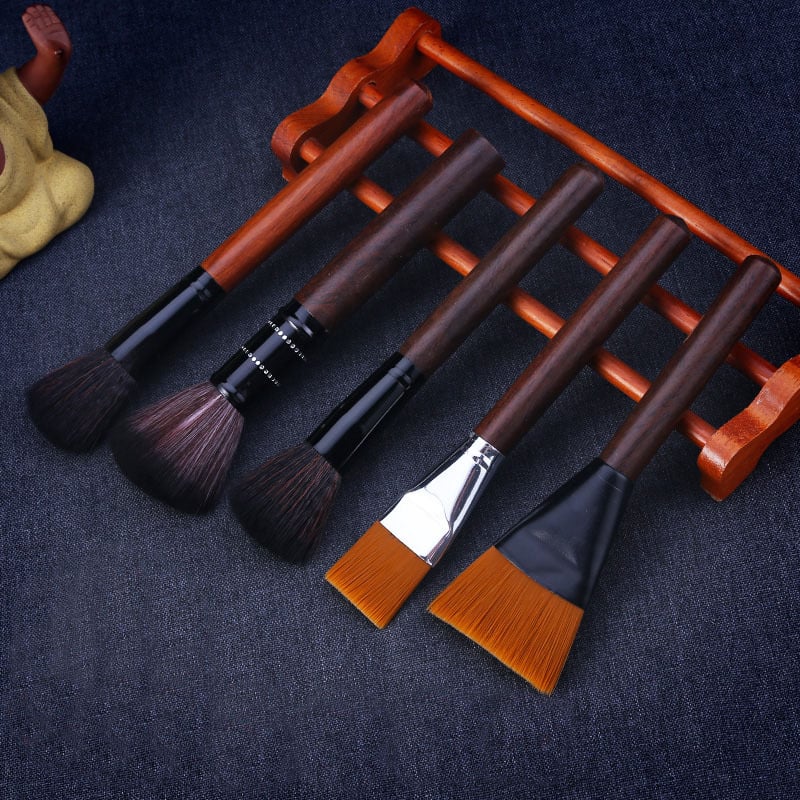 Set perie ceremonie ceai cu peri din silicon și plastic, mâner din abanos și lemn de rosewood, pentru ceainic și farfurie de ceai