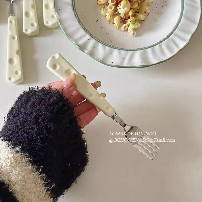 Stil Instagram: lingură pentru iaurt și lingură de orez, mâner ceramic crem, tacâm din oțel inoxidabil (lingură, furculiță, cuțit) pentru micul dejun occidental