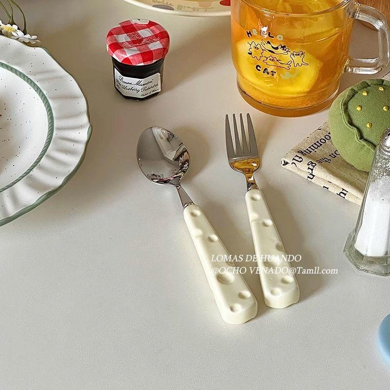 Stil Instagram: lingură pentru iaurt și lingură de orez, mâner ceramic crem, tacâm din oțel inoxidabil (lingură, furculiță, cuțit) pentru micul dejun occidental