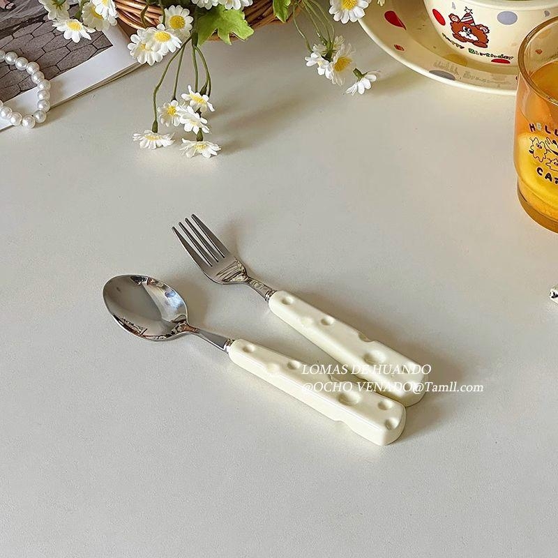 Stil Instagram: lingură pentru iaurt și lingură de orez, mâner ceramic crem, tacâm din oțel inoxidabil (lingură, furculiță, cuțit) pentru micul dejun occidental