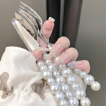 Set tacâm din oțel inoxidabil 304 cu mâner ceramic perlă: cuțit, furculiță și lingură; lingură de desert și lingură de masă