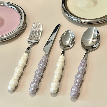 Set tacâm din oțel inoxidabil 304 cu mâner ceramic perlă: cuțit, furculiță și lingură; lingură de desert și lingură de masă