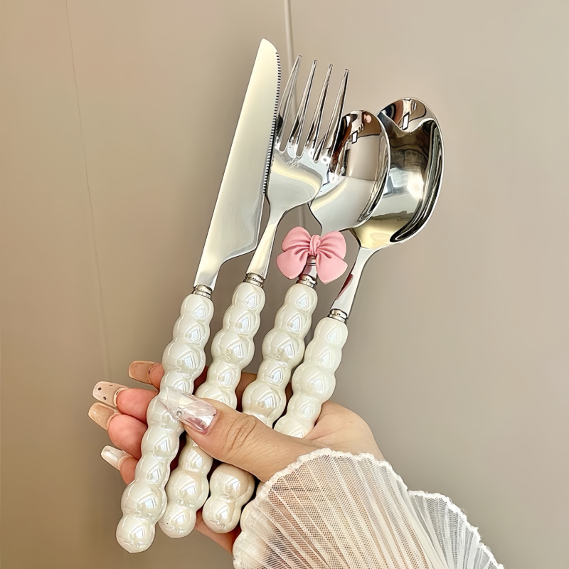 Set tacâm din oțel inoxidabil 304 cu mâner ceramic perlă: cuțit, furculiță și lingură; lingură de desert și lingură de masă
