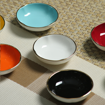 2026-os új stílusú prémium csont porcelán tányér szállodai használatra, elegáns könnyű luxus, magas hőmérsékleten égetett, meleg és átlátszó