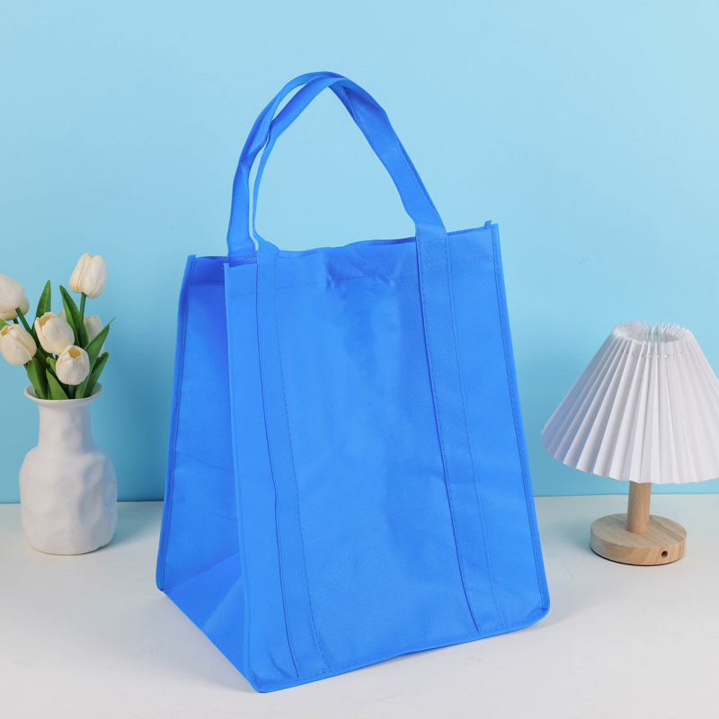 Geantă tote din material nețesut, personalizată, cu fund întărit și logo imprimat