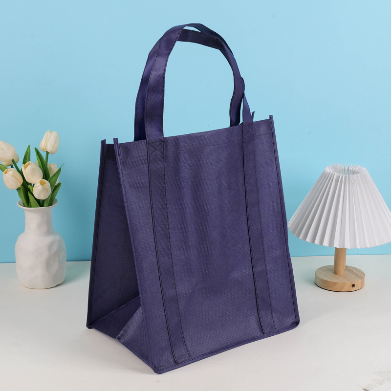 Geantă tote din material nețesut, personalizată, cu fund întărit și logo imprimat