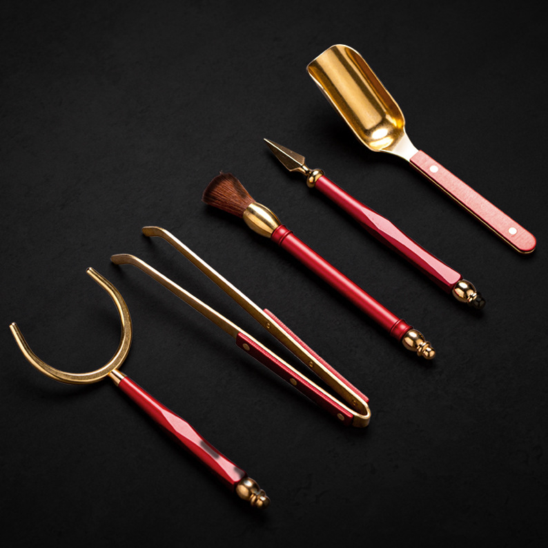 Set nou chinezesc colorat din cupru-aluminiu pentru ceremonia ceaiului, cinci piese: clips pentru ceai, linguriță pentru ceai, cuțiș pentru ceai, perie de întreținere a ceainicului, suport pentru ceașcă