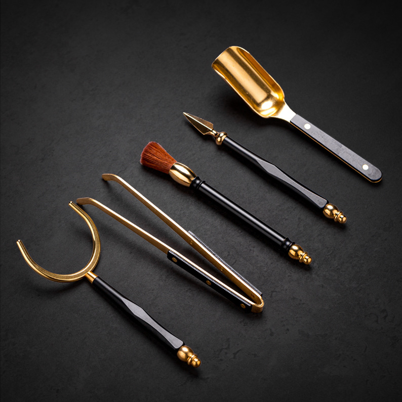 Set nou chinezesc colorat din cupru-aluminiu pentru ceremonia ceaiului, cinci piese: clips pentru ceai, linguriță pentru ceai, cuțiș pentru ceai, perie de întreținere a ceainicului, suport pentru ceașcă
