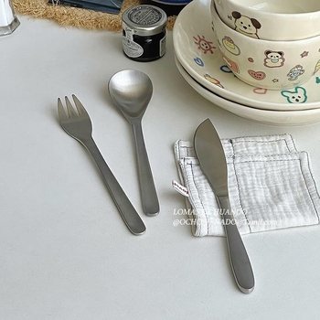 SET tacâmuri din oțel inoxidabil 304, finisaj mat, stil INS: cuțit, furculiță, linguri, lingură de cafea, lingură de desert, lingură de fructe și furculiță de tort