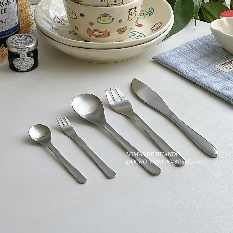 SET tacâmuri din oțel inoxidabil 304, finisaj mat, stil INS: cuțit, furculiță, linguri, lingură de cafea, lingură de desert, lingură de fructe și furculiță de tort