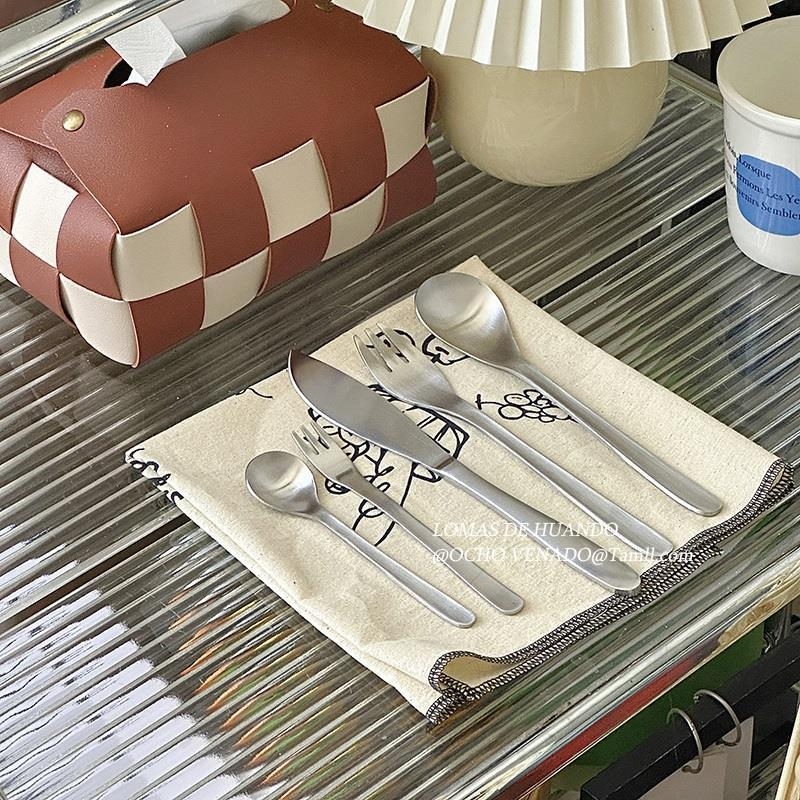 SET tacâmuri din oțel inoxidabil 304, finisaj mat, stil INS: cuțit, furculiță, linguri, lingură de cafea, lingură de desert, lingură de fructe și furculiță de tort