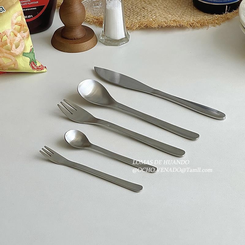 SET tacâmuri din oțel inoxidabil 304, finisaj mat, stil INS: cuțit, furculiță, linguri, lingură de cafea, lingură de desert, lingură de fructe și furculiță de tort