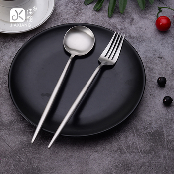 Set de tacâmuri din oțel inoxidabil, construcție monobloc, stil occidental: cuțit, furculiță, lingură, cuțit pentru friptură, furculiță de salată, lingură de salată
