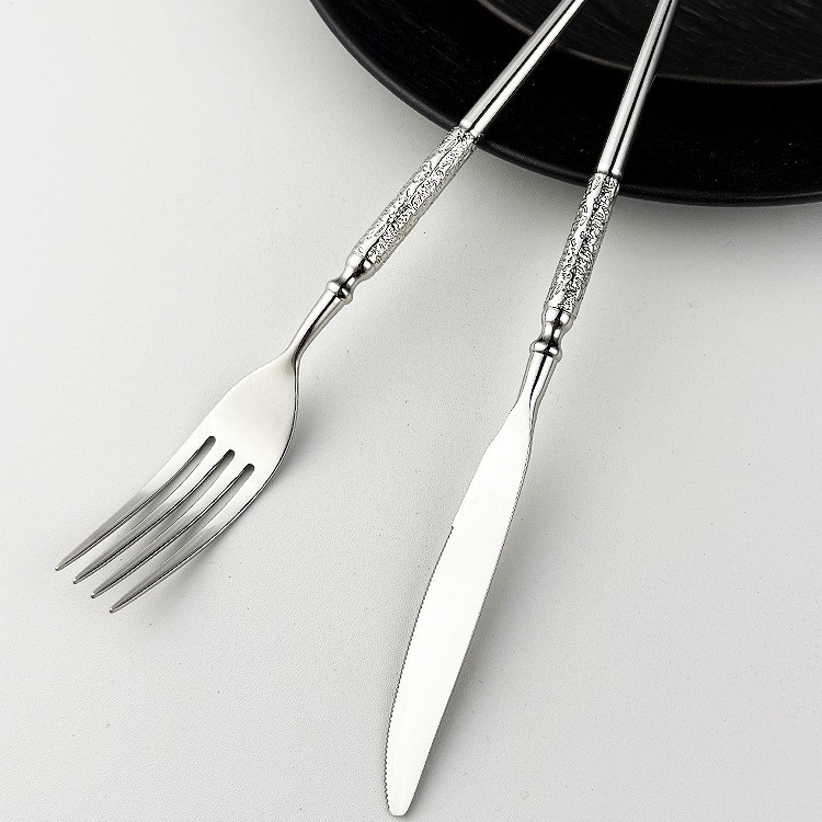 Set creativ din oțel inoxidabil 304 pentru tacâmuri occidentale, cu textură ciocănită și design stea-diamant: cuțit pentru friptură, furculiță, lingură și linguriță de desert