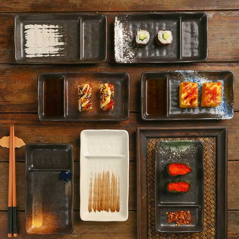 Farfurie din porțelană cu două compartimente și vas pentru sos, în stil japonez, pentru prăjituri, sushi, deserturi și gustări.