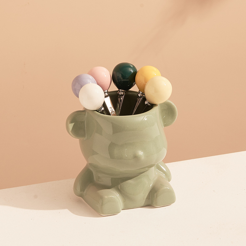 Set ceramic cu ursuleț crem, pentru furculițe și linguri de fructe, în borcan