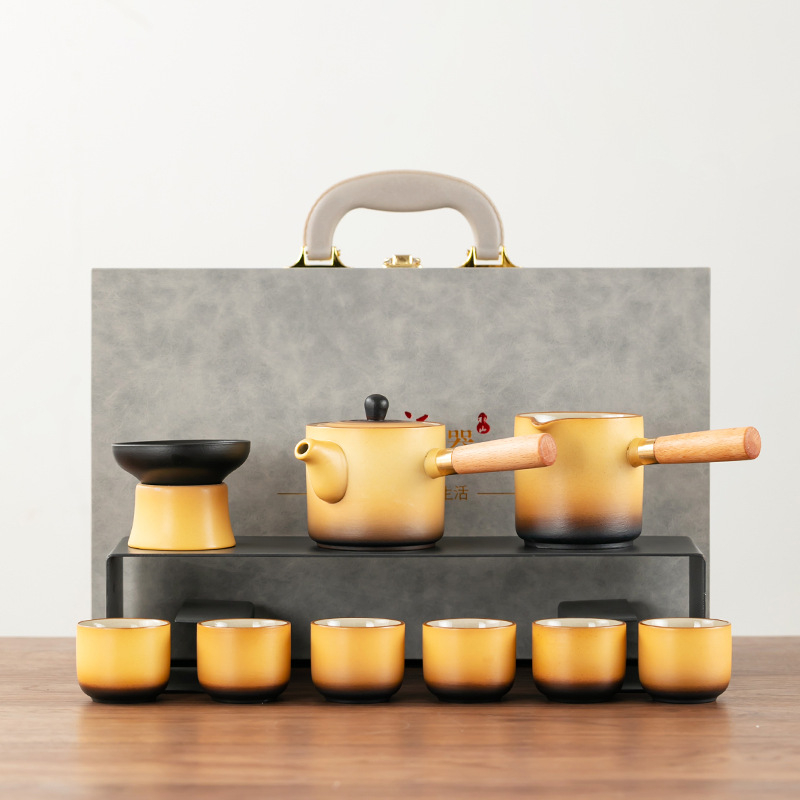 Set de ceai în stil japonez, ceramică, într-o cutie cadou elegantă, ceainic și cești pentru uz casnic și întâmpinarea oaspeților.