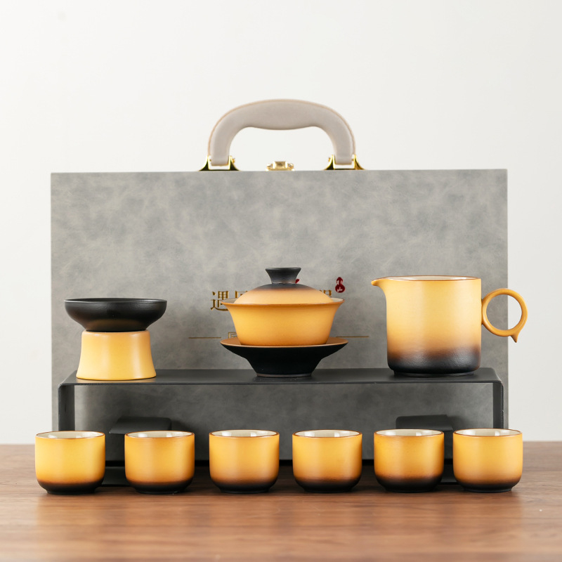 Set de ceai în stil japonez, ceramică, într-o cutie cadou elegantă, ceainic și cești pentru uz casnic și întâmpinarea oaspeților.