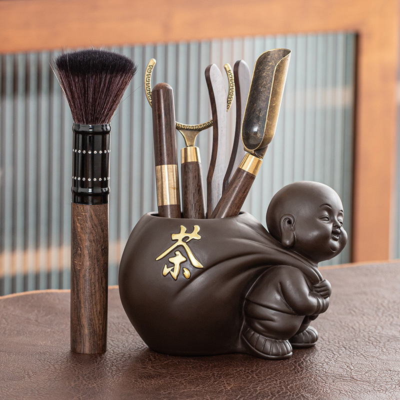Set de ceremonie a ceaiului din lut Yixing, motivul celor Șase Domni, inspirație Zen, include recipient ceramic pentru depozitarea ceaiului, tub/butoi de ceai, clips din bambus și lemn și linguriță pentru ceai