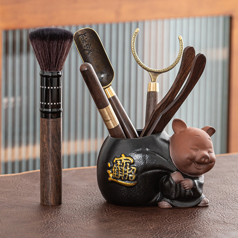 Set de ceremonie a ceaiului din lut Yixing, motivul celor Șase Domni, inspirație Zen, include recipient ceramic pentru depozitarea ceaiului, tub/butoi de ceai, clips din bambus și lemn și linguriță pentru ceai