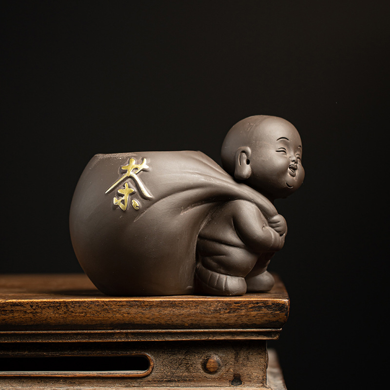 Set de ceremonie a ceaiului din lut Yixing, motivul celor Șase Domni, inspirație Zen, include recipient ceramic pentru depozitarea ceaiului, tub/butoi de ceai, clips din bambus și lemn și linguriță pentru ceai