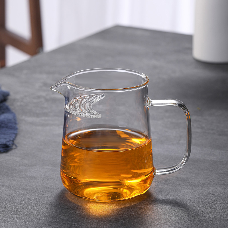 Ceașcă de ceai din sticlă, în formă de semilună, cu filtru integrat pentru ceai verde