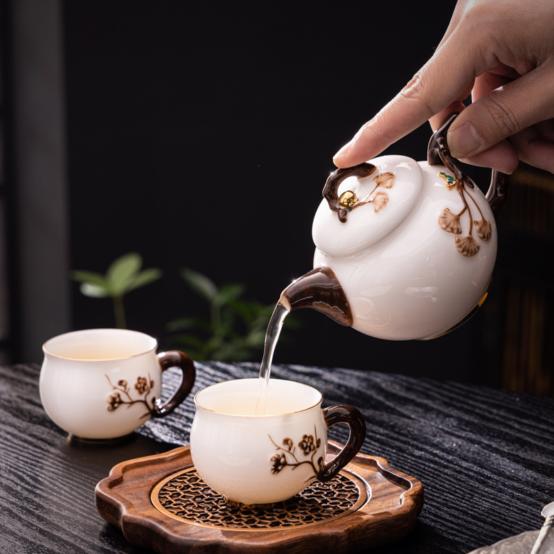 Ceainic din porțelan Ice Jade cu mâner lateral, Ceainic cu motiv Plum Blossom, Ceainic al satisfacției, Set ceramic de ceai cu 1 ceainic și 2 cești, Li Huiyi