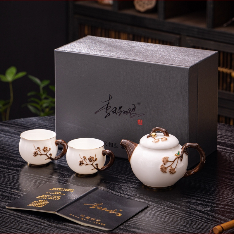 Ceainic din porțelan Ice Jade cu mâner lateral, Ceainic cu motiv Plum Blossom, Ceainic al satisfacției, Set ceramic de ceai cu 1 ceainic și 2 cești, Li Huiyi