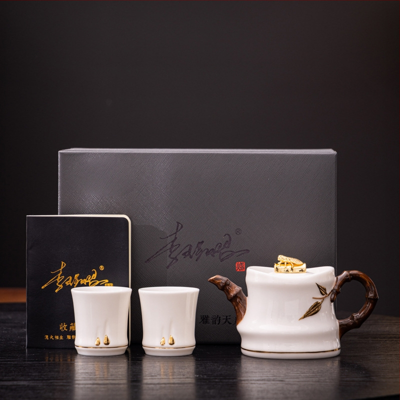 Ceainic din porțelan Ice Jade cu mâner lateral, Ceainic cu motiv Plum Blossom, Ceainic al satisfacției, Set ceramic de ceai cu 1 ceainic și 2 cești, Li Huiyi