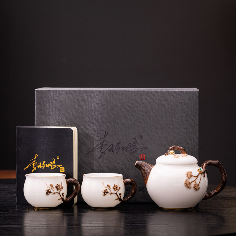 Ceainic din porțelan Ice Jade cu mâner lateral, Ceainic cu motiv Plum Blossom, Ceainic al satisfacției, Set ceramic de ceai cu 1 ceainic și 2 cești, Li Huiyi