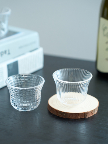 Set japonez din sticlă rezistentă la căldură, cu o ceașcă mică de ceai, un pahar de sake, pahare pentru vin de fructe, vin de prune, vin alb, pahar de degustare și ceașcă de cafea