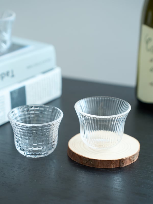 Set japonez din sticlă rezistentă la căldură, cu o ceașcă mică de ceai, un pahar de sake, pahare pentru vin de fructe, vin de prune, vin alb, pahar de degustare și ceașcă de cafea