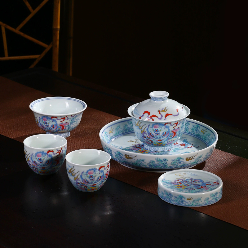 Set ceai Jingdezhen din porțelan Doucai cu leu, cu capac și ceainic, design manual cu motiv leu rostogolitor
