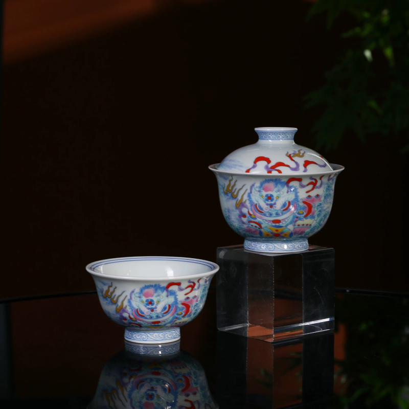 Set ceai Jingdezhen din porțelan Doucai cu leu, cu capac și ceainic, design manual cu motiv leu rostogolitor