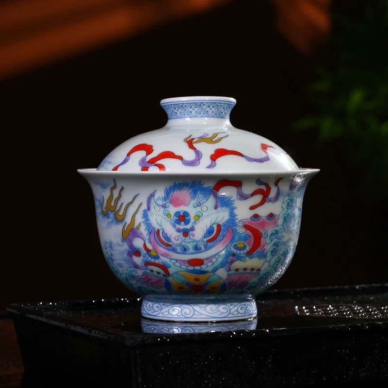 Set ceai Jingdezhen din porțelan Doucai cu leu, cu capac și ceainic, design manual cu motiv leu rostogolitor