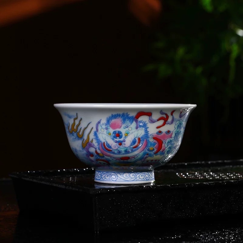 Set ceai Jingdezhen din porțelan Doucai cu leu, cu capac și ceainic, design manual cu motiv leu rostogolitor