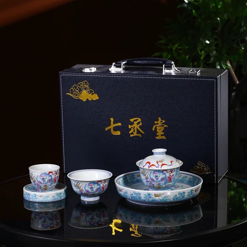 Set ceai Jingdezhen din porțelan Doucai cu leu, cu capac și ceainic, design manual cu motiv leu rostogolitor