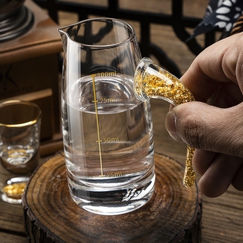 Pahar de cristal pentru băuturi spirtoase cu foiță de aur, stil chinezesc, cu mâner, dozator de porții, capacitate 1–100 ml