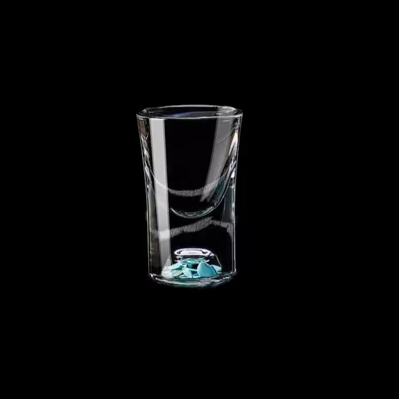 Pahar de cristal pentru băuturi spirtoase cu foiță de aur, stil chinezesc, cu mâner, dozator de porții, capacitate 1–100 ml