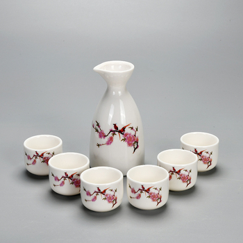 Set ceramic pentru vin cu o oală de porțelan și șase pahare, stil vintage, logo personalizat.